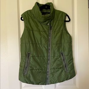 REÍ Puffer Vest Olive Green M